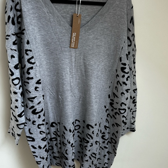 Bloom Chic Patchwork Leopard Print V Neck Pullover - Picture 6 of 6